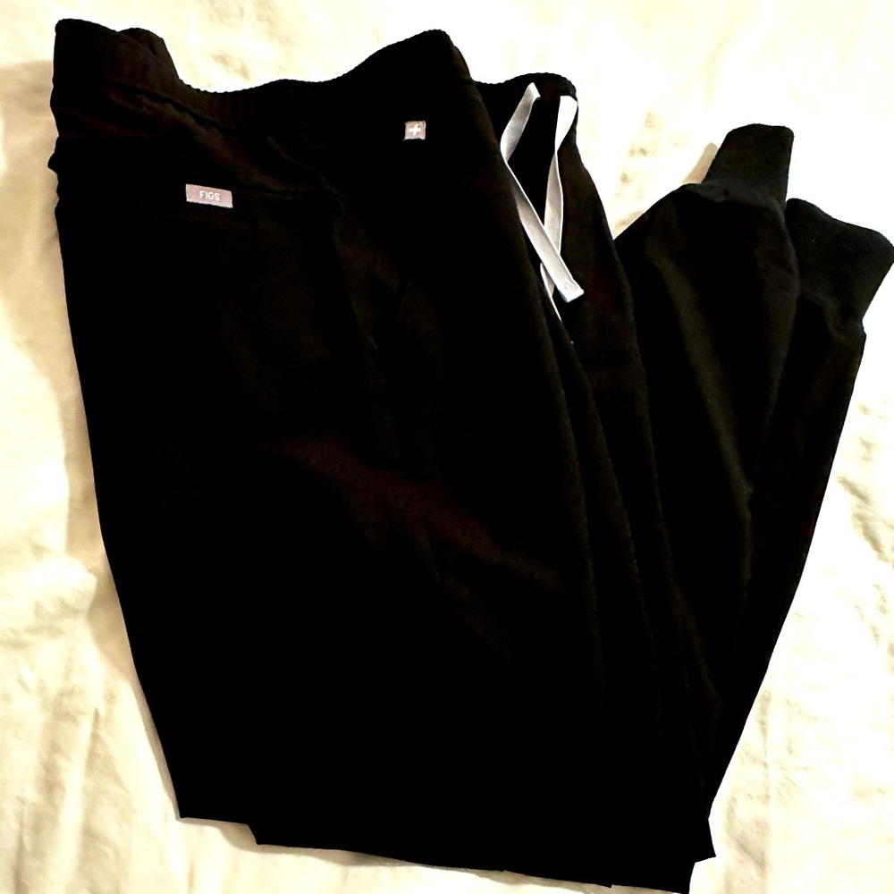 FIGS Joggers. Black